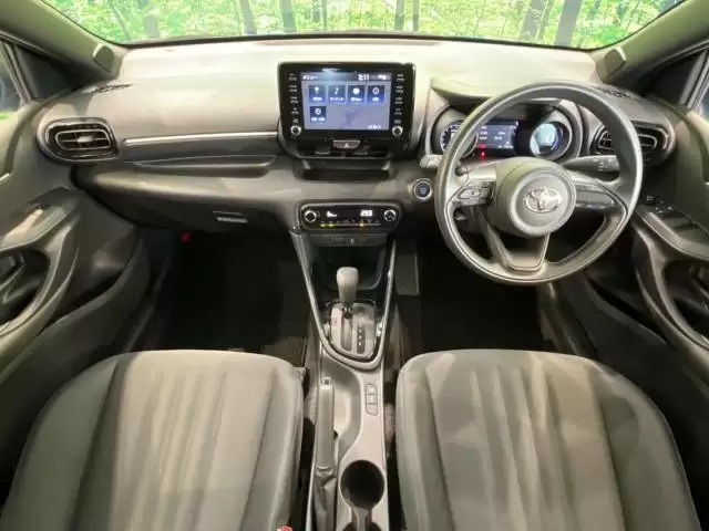 ヤリスの乗り心地が良い5つの秘密！小型車の常識を覆す快適性