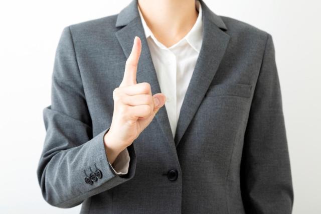 車のガラスのウロコ取り方法は？汚れの原因と予防法をチェックしよう