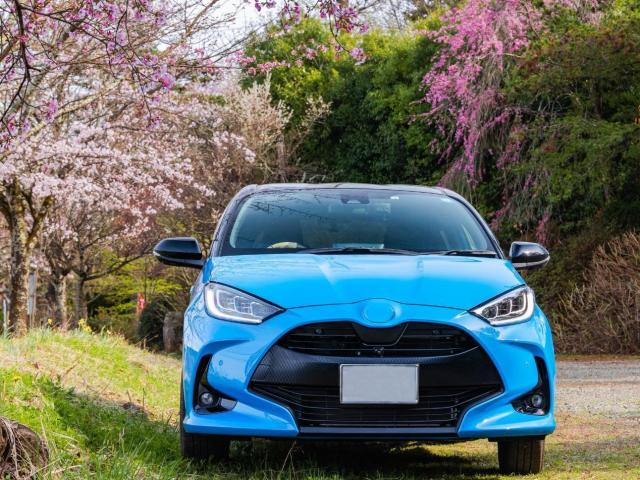 ヤリスのMT車に乗る魅力とは?グレードごとの装備やAT車との違いを解説