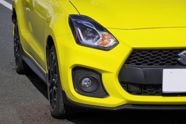 ヤリスのMT車に乗る魅力とは?グレードごとの装備やAT車との違いを解説