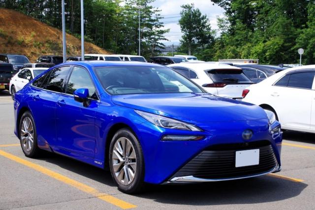 スズキのセダン「キザシ」の特徴とは?他の国産セダンやスズキ車も紹介