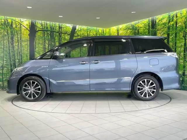 今なお人気のエスティマハイブリッドとは？魅力や中古車情報を解説