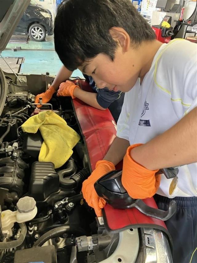 ネクステージ宇都宮店で宇都宮市立鬼怒中学校の生徒が自動車整備士業務を体験!