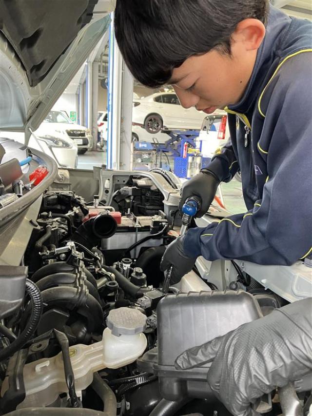 ネクステージ宇都宮店で宇都宮市立鬼怒中学校の生徒が自動車整備士業務を体験!