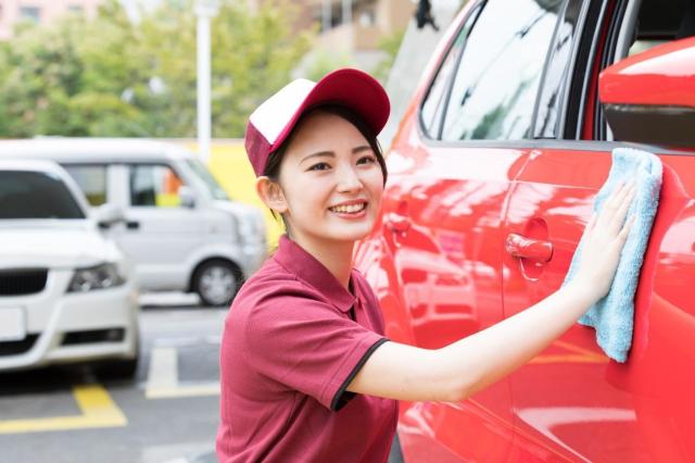 車のボディに鉄粉が付着する原因とは?除去方法やボディケアについて解説