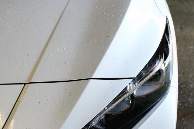 車のボディに鉄粉が付着する原因とは?除去方法やボディケアについて解説