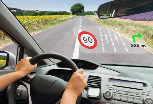 自動車の運行において重要な道路標識の種類・役割を解説!