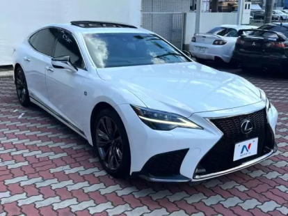 新型レクサスLSはどこが変わった？性能や特徴、最新テクノロジーを解説