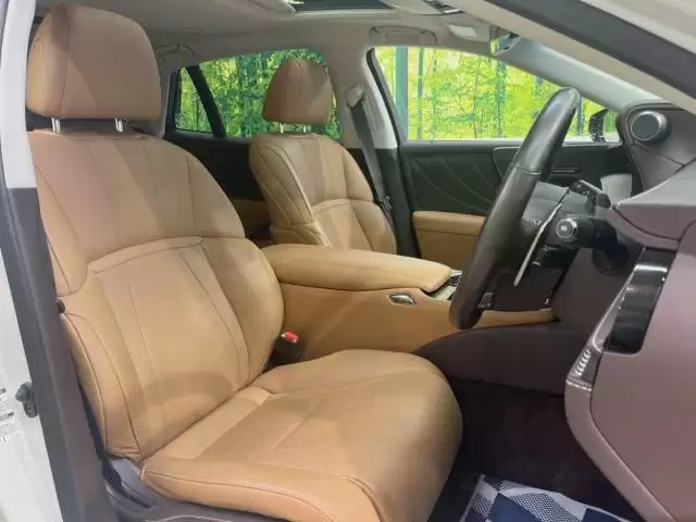 新型レクサスLSはどこが変わった?性能や特徴、最新テクノロジーを解説