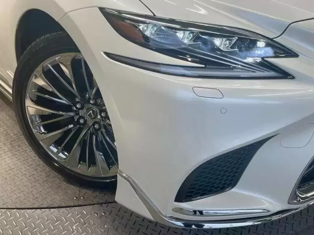 新型レクサスLSはどこが変わった?性能や特徴、最新テクノロジーを解説