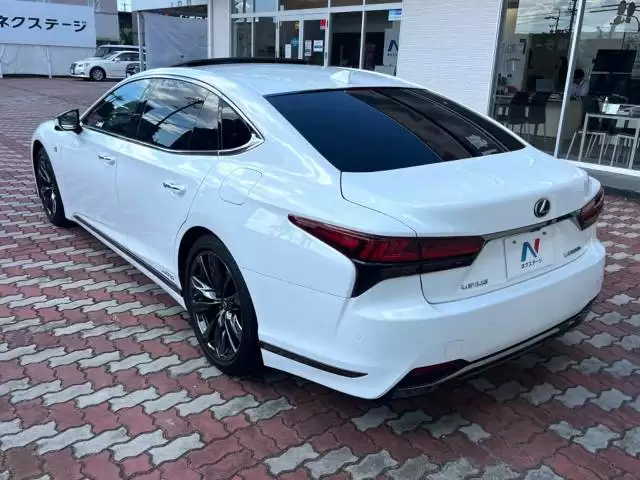 新型レクサスLSはどこが変わった?性能や特徴、最新テクノロジーを解説