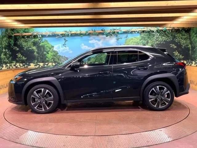 レクサスUXは2026年にフルモデルチェンジ?2023年の改良についても解説