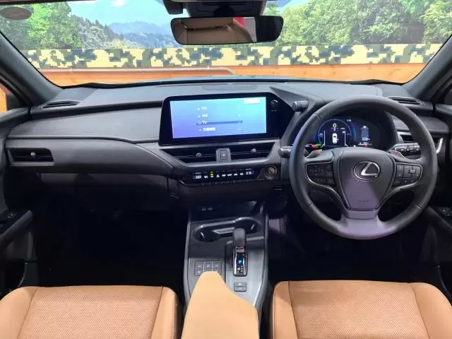 レクサスUXは2026年にフルモデルチェンジ?2023年の改良についても解説