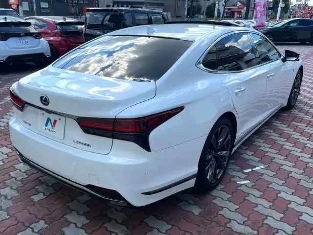 レクサスの維持費はどれくらい?維持費の主要要素と比較を紹介