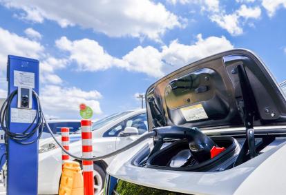 BMW iX3の実力を徹底解剖！航続距離500km超えの秘密と充電時間