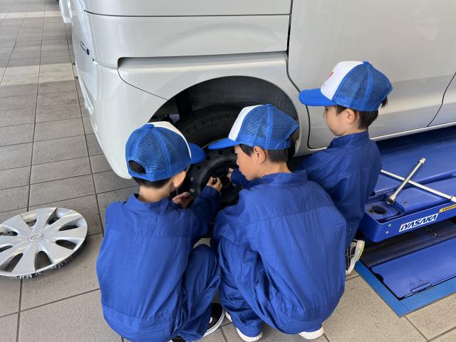 子どもたちがお仕事体験!ネクステージ福山神辺店でキッズメカニックを開催