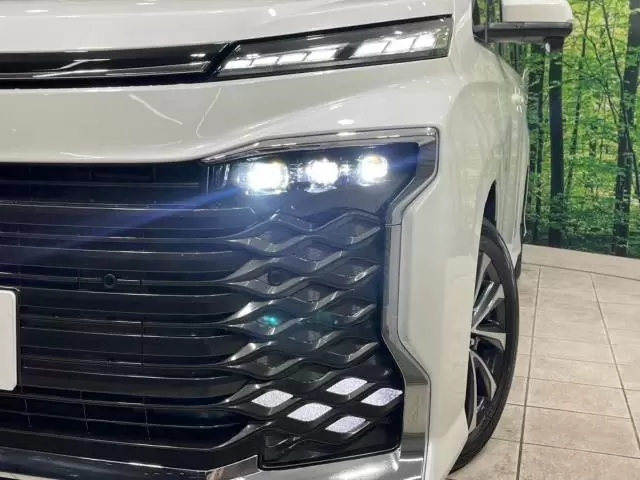 新型ヴォクシーの値段・デザイン・燃費を解説！ノアとの違いから見る選び方