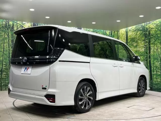 新型ヴォクシーの値段・デザイン・燃費を解説！ノアとの違いから見る選び方