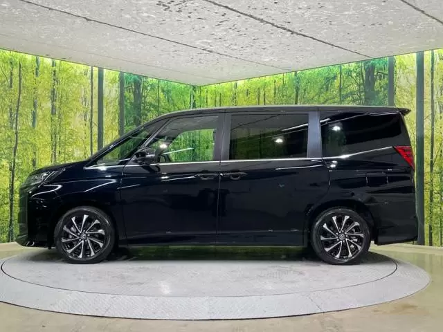 新型ヴォクシーの値段・デザイン・燃費を解説！ノアとの違いから見る選び方