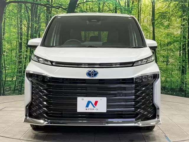 新型ヴォクシーの値段・デザイン・燃費を解説！ノアとの違いから見る選び方