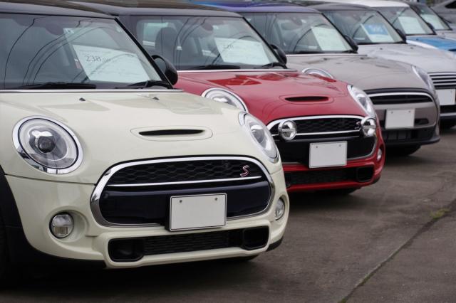 MINI クーペはどのような車?特徴やクーパーとの違い