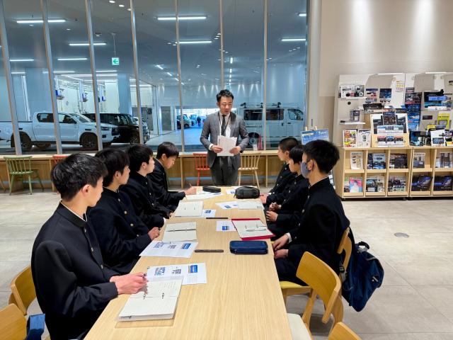 東海市立富木島中学校での出張授業、ネクステージ大高店での訪問学習の受け入れを行いました