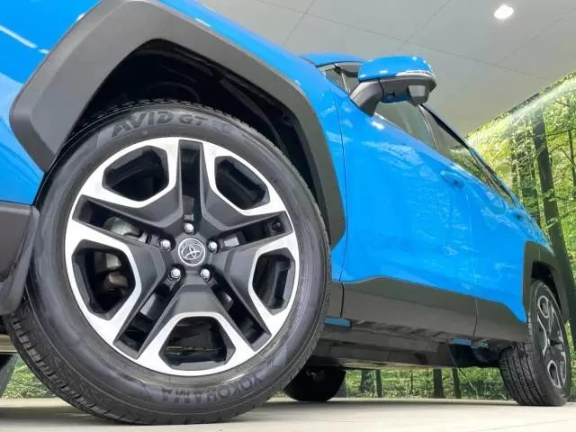 RAV4 50系とは?人気の理由や中古車で狙い目のモデルを紹介