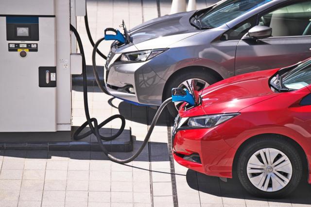 プリウスPHV無料充電スポット活用術!充電コスト節約ガイド