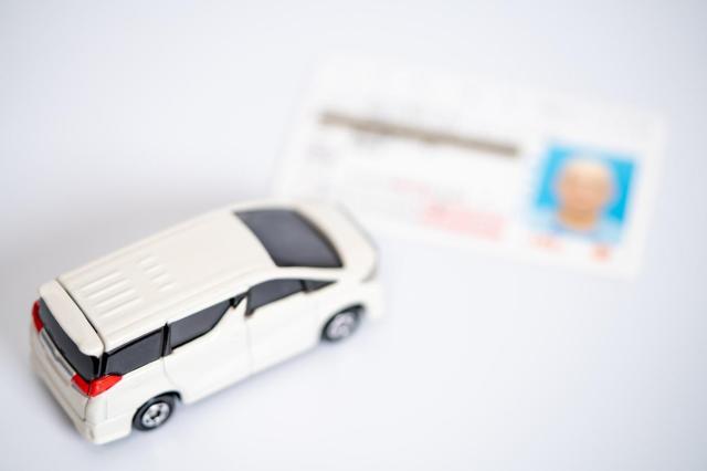 ハイエースバンは何人乗り？普通免許で運転可能なモデルやできないモデルを理解しよう
