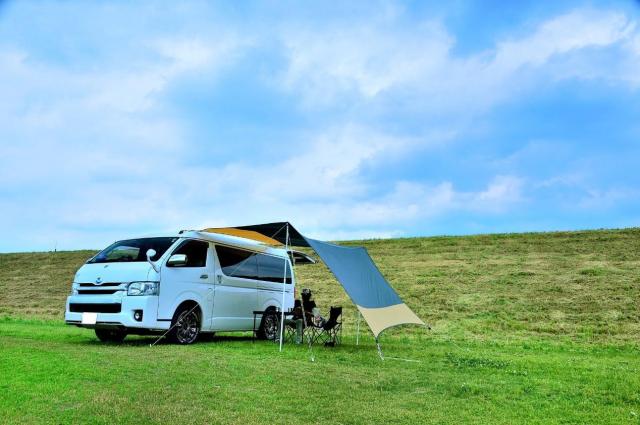 ハイエースバンは何人乗り？普通免許で運転可能なモデルやできないモデルを理解しよう