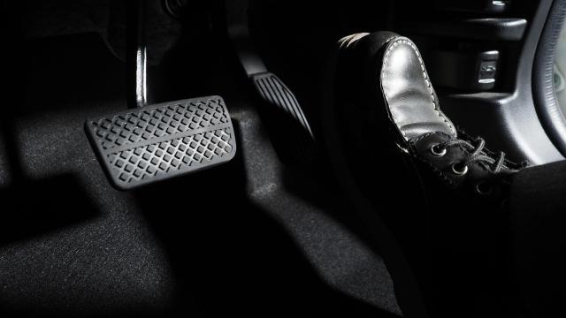 愛車に安全装置(運転支援装置)を後付けする方法|依頼先や補助金制度