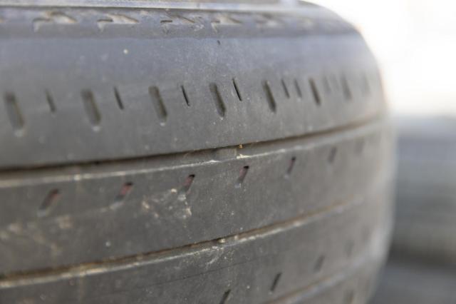 摩耗した状態のタイヤ