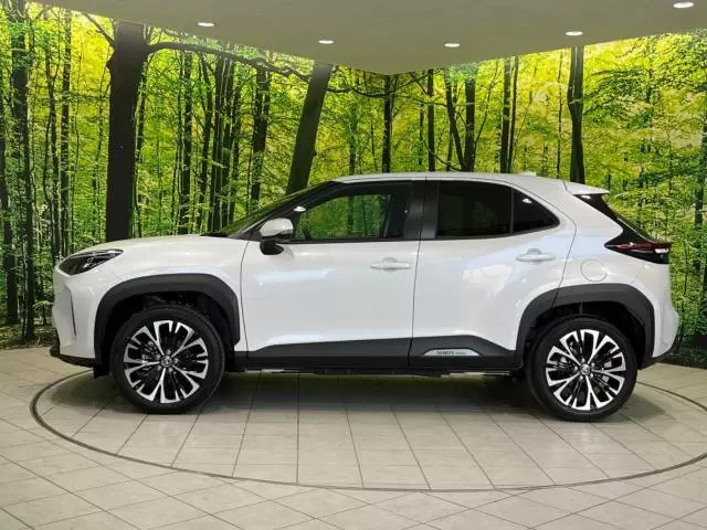 2025年式ヤリスクロスのサイドビュー