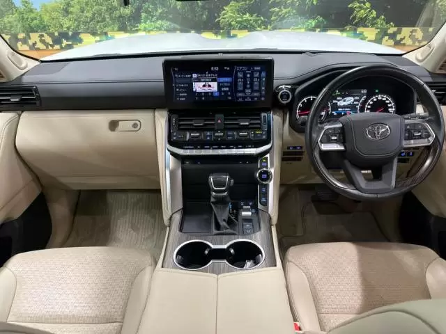 トヨタ ランドクルーザー250とランドクルーザー300の違いを徹底比較！