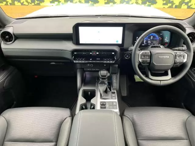 トヨタ ランドクルーザー250とランドクルーザー300の違いを徹底比較！