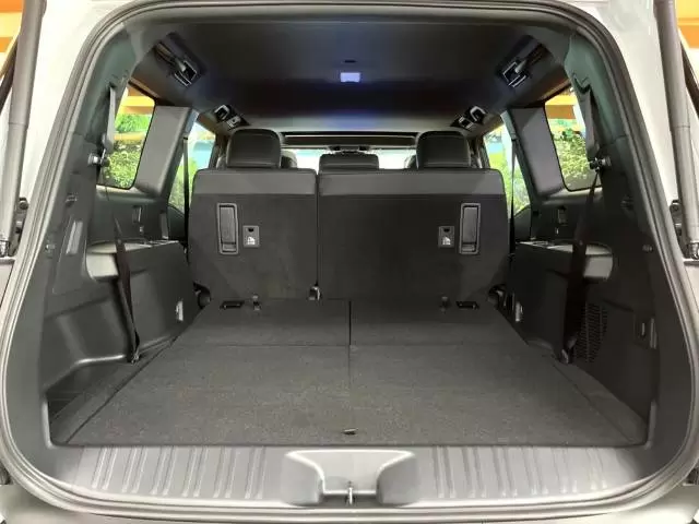 トヨタ ランドクルーザー250とランドクルーザー300の違いを徹底比較！