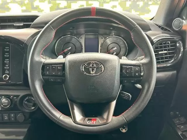 ハイラックスに待望のGR SPORTが誕生！Zグレードとの比較まとめ