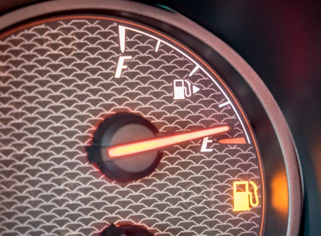ガス欠を表示する燃料計