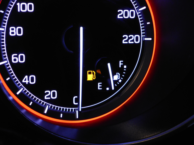 車のメーターの燃料計