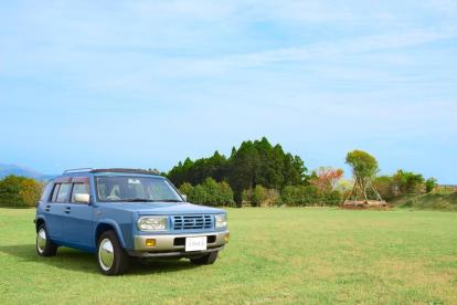 ラシーンの魅力を徹底解説！モデル別の特徴や中古車価格相場も