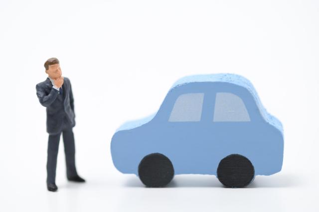 車と人のオブジェ