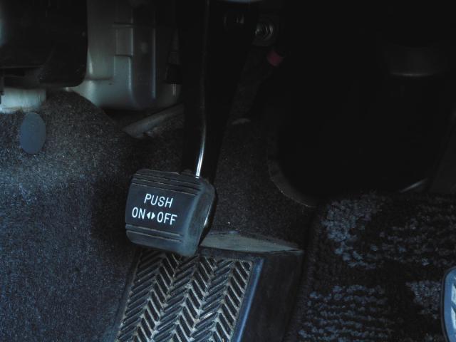 パーキングブレーキ（フットブレーキ）