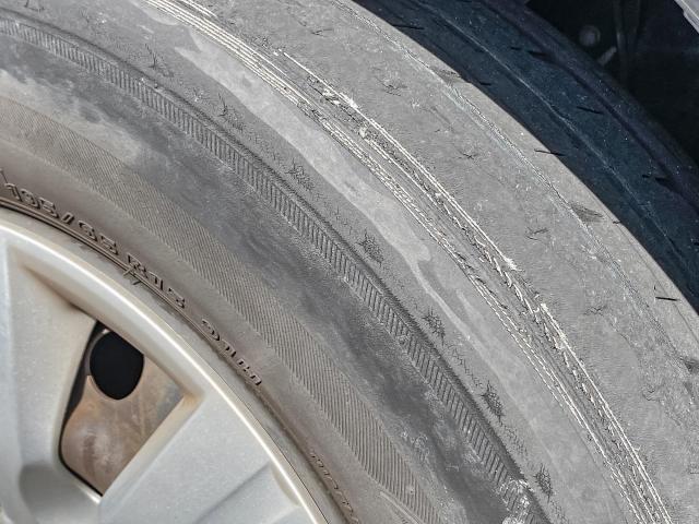 すり減ったタイヤ