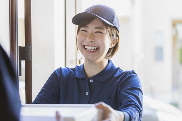 配達スタッフの女性