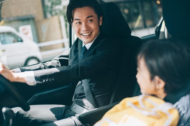 子どもを送迎する様子