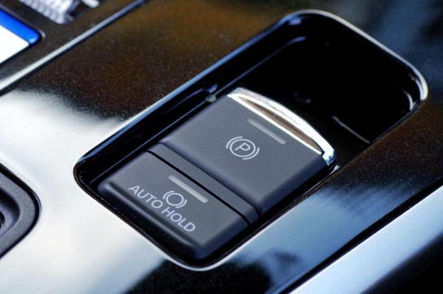 電動パーキングブレーキのスイッチ