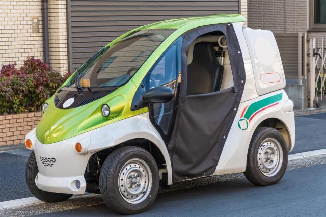 「ミニカー」は普通自動車免許で運転できる！車検や車庫証明が不要で経済的！