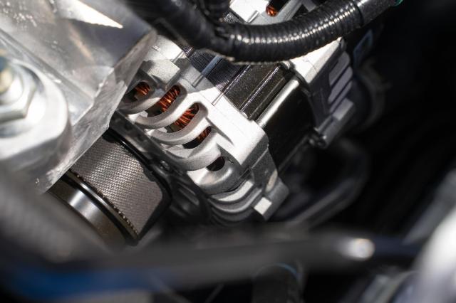 交換後のオルタネーター