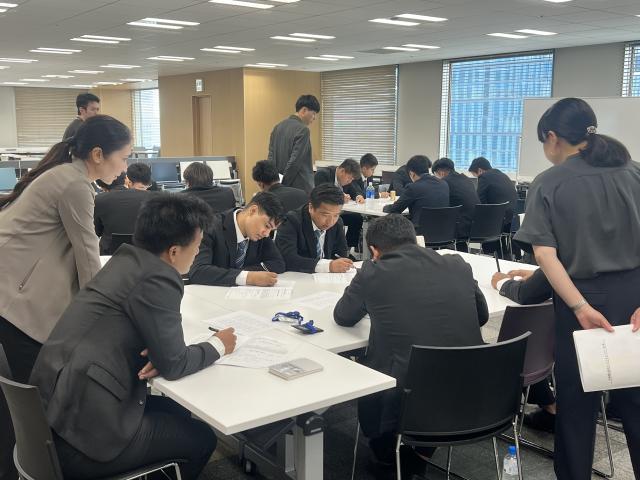 2025年新卒入社の外国籍スタッフに向けビジネスマナー研修を実施しました