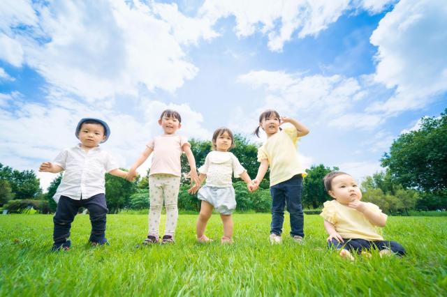 車に子どもを乗せるときの人数制限は？定員オーバーにならないための基礎知識